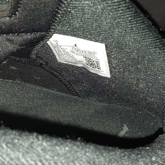 Air Jordan 6 Retro | 9 | Black, Electric Green - Picture 4 of 10